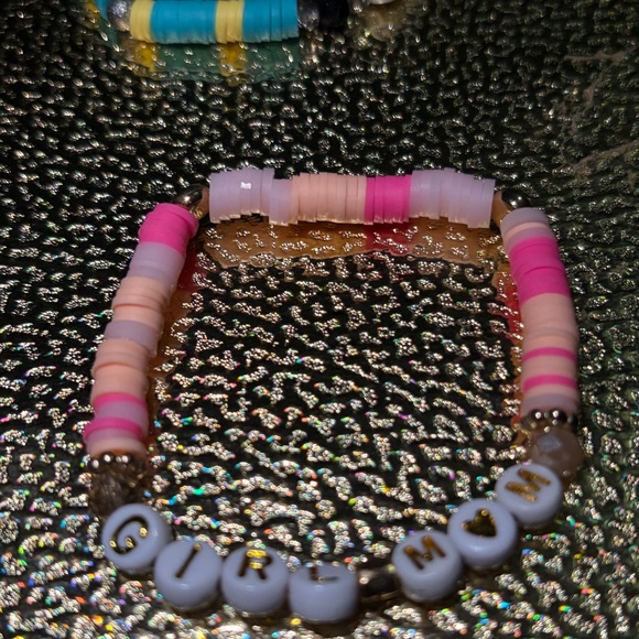 Bead Bracelet “Girl Mom” - Picture 3 of 5